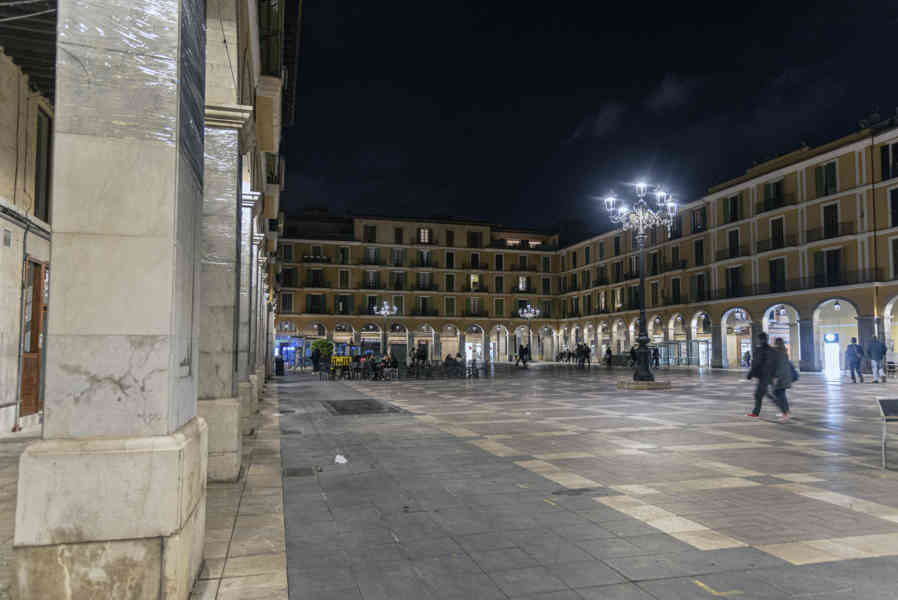 Mallorca - Palma 059 - plaza Mayor.jpg